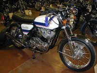 1975Com.jpg